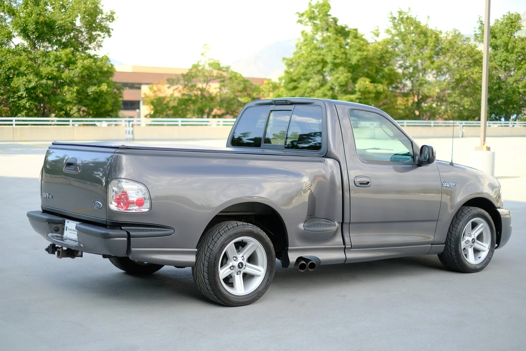 2004 Ford F-150 SVT Lightning 10th Gen - Image 21 of 31