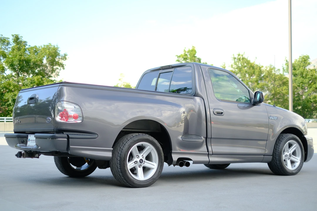2004 Ford F-150 SVT Lightning 10th Gen - Image 20 of 31