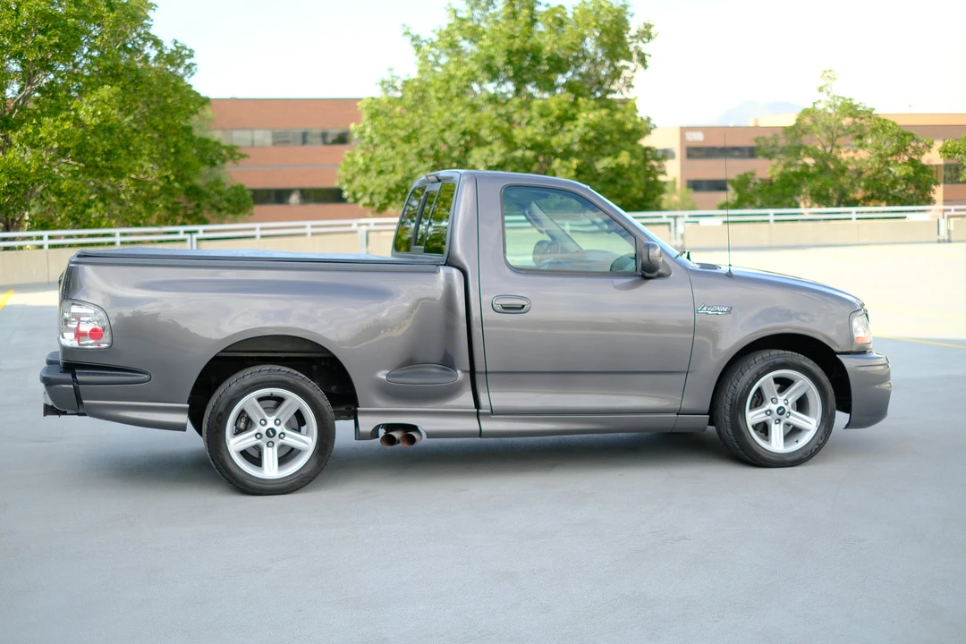 2004 Ford F-150 SVT Lightning 10th Gen - Image 22 of 31