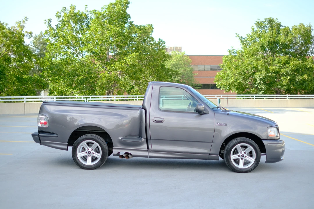 2004 Ford F-150 SVT Lightning 10th Gen - Image 25 of 31