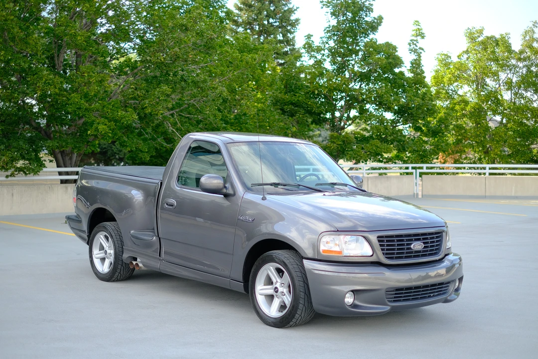 2004 Ford F-150 SVT Lightning 10th Gen - Image 30 of 31
