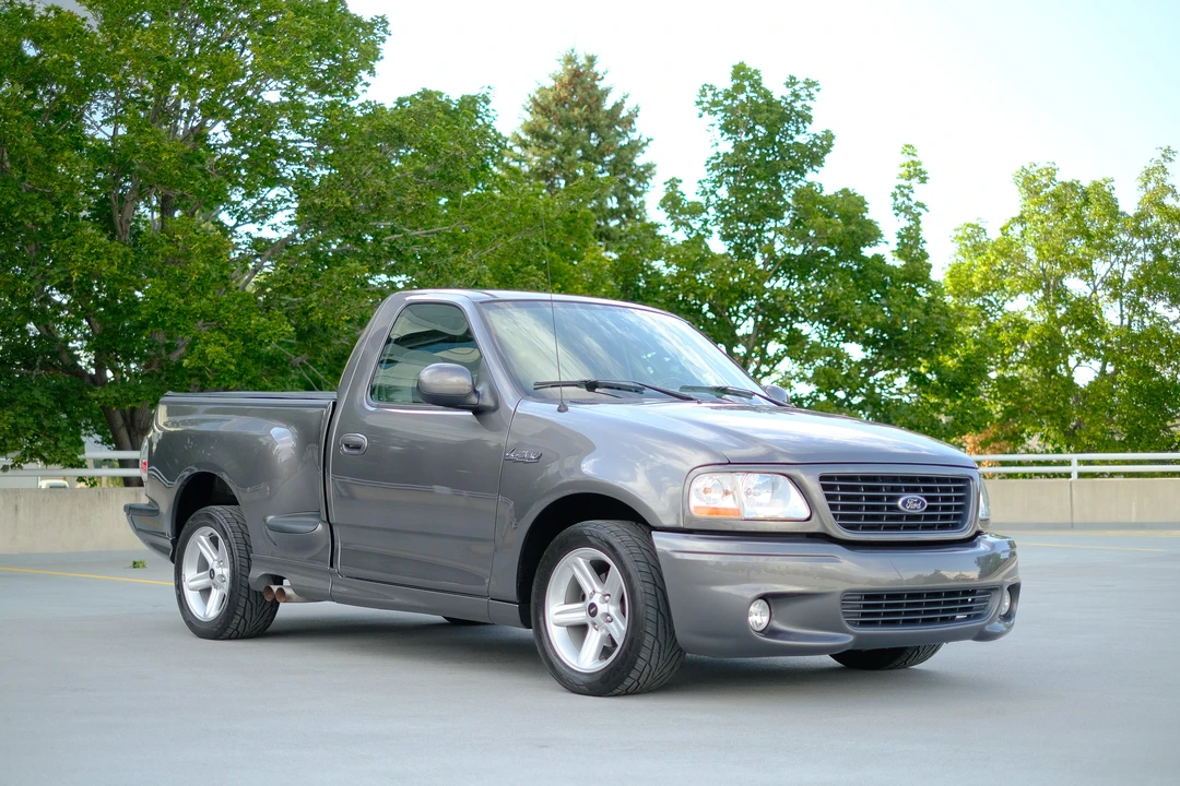 2004 Ford F-150 SVT Lightning 10th Gen - Image 29 of 31