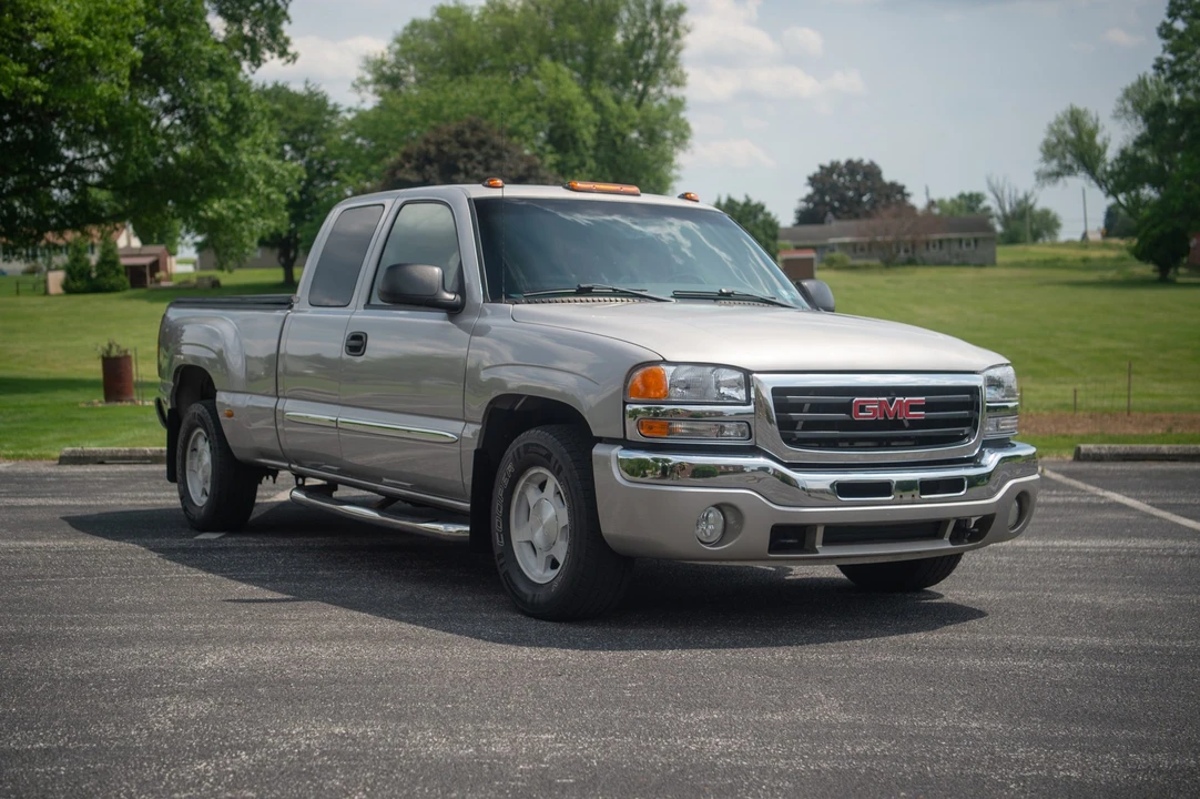 2004 GMC Sierra 2nd Gen - Image 6 of 31