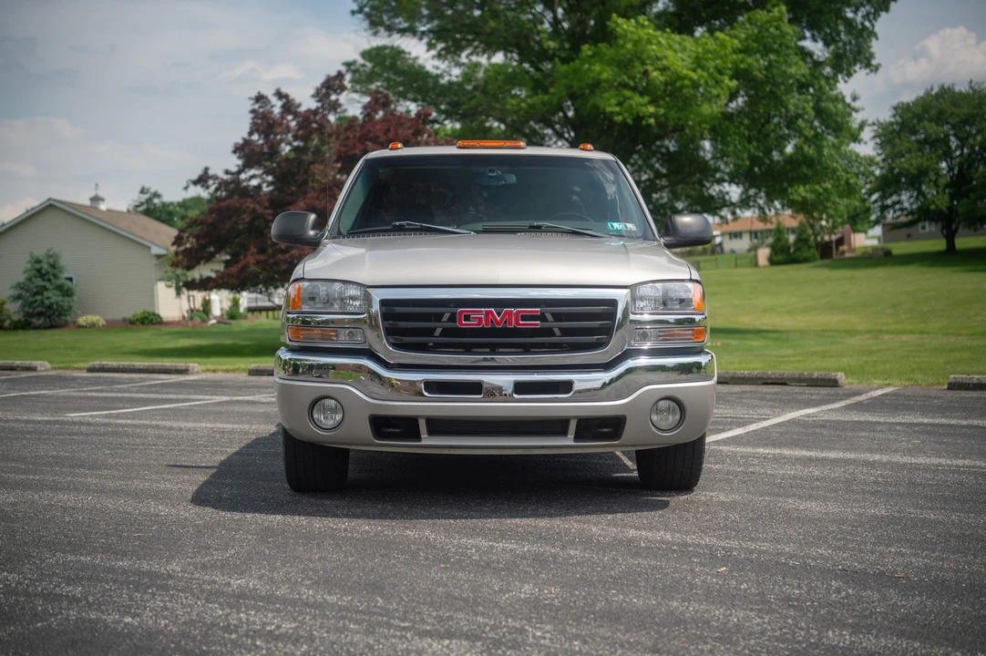 2004 GMC Sierra 2nd Gen - Image 3 of 31