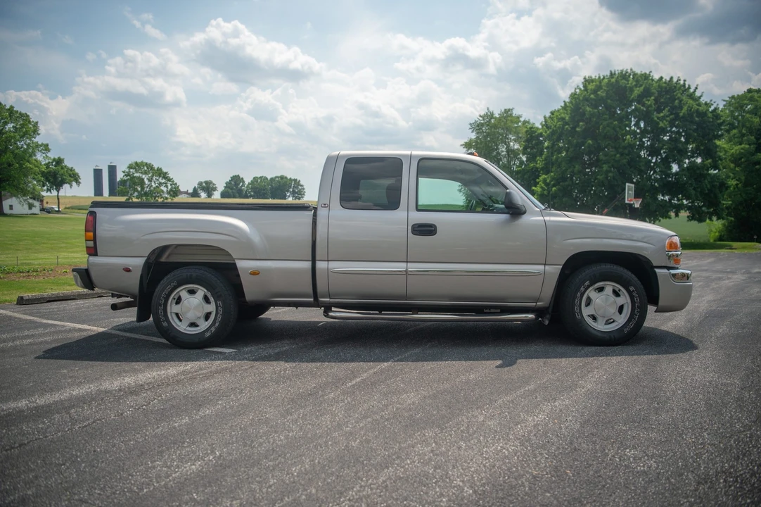 2004 GMC Sierra 2nd Gen - Image 8 of 31
