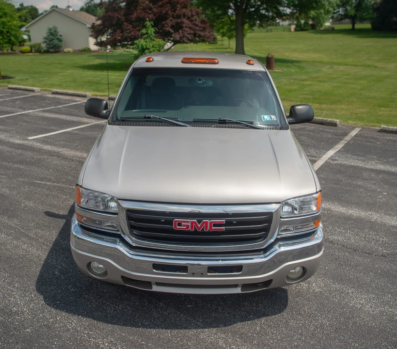 2004 GMC Sierra 2nd Gen - Image 5 of 31