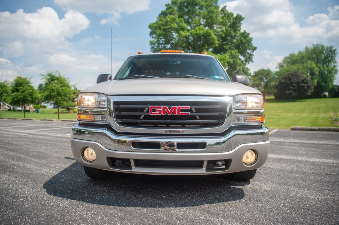 2004 GMC Sierra 2nd Gen - Image 4 of 31