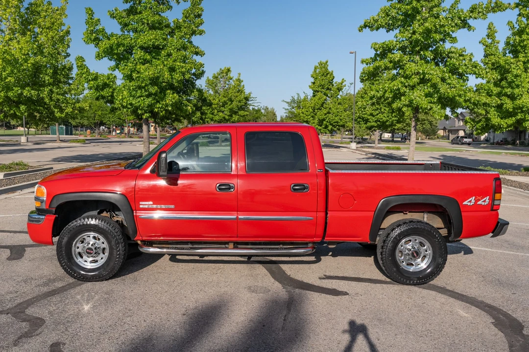 2004 GMC Sierra Heavy Duty 2nd Gen - Image 2 of 31