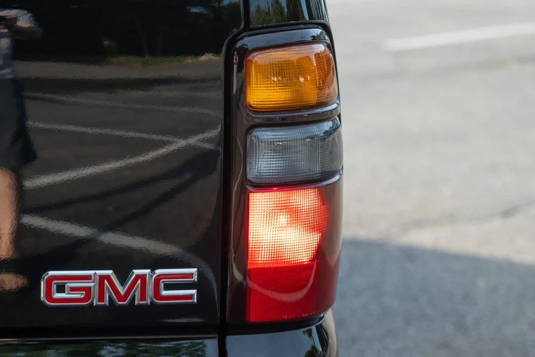 2004 GMC Yukon 2nd Gen - Image 15 of 31