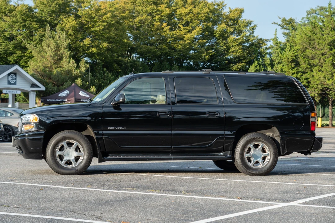 2004 GMC Yukon 2nd Gen - Image 2 of 31