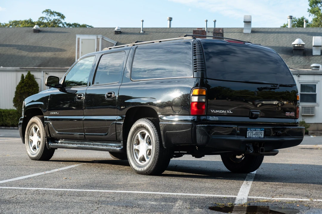 2004 GMC Yukon 2nd Gen - Image 3 of 31