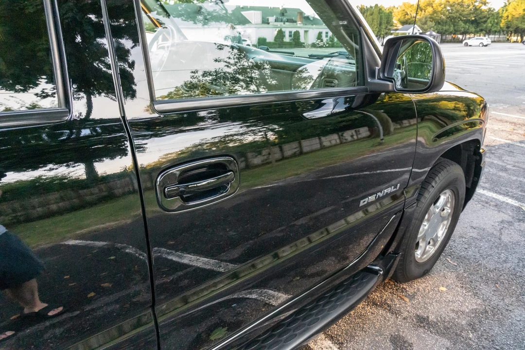 2004 GMC Yukon 2nd Gen - Image 21 of 31