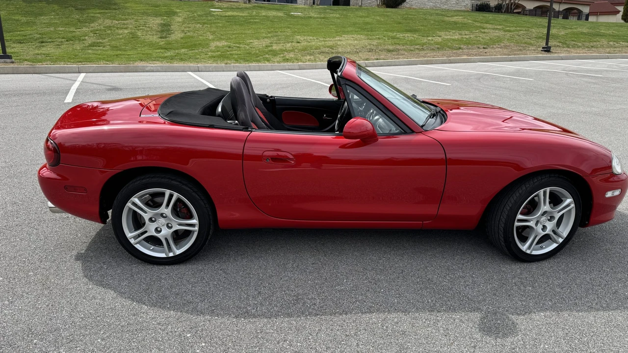 2004 Mazda NB MX-5 Miata - Image 19 of 31