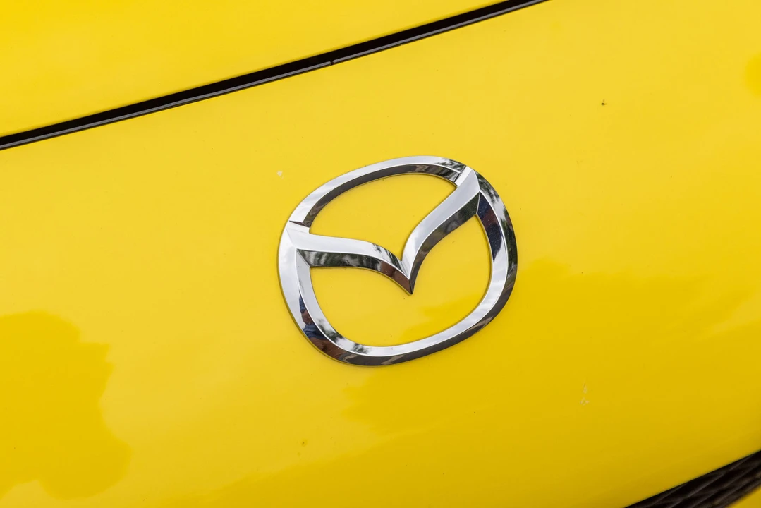 2004 Mazda RX-8 1st Gen - Image 19 of 31
