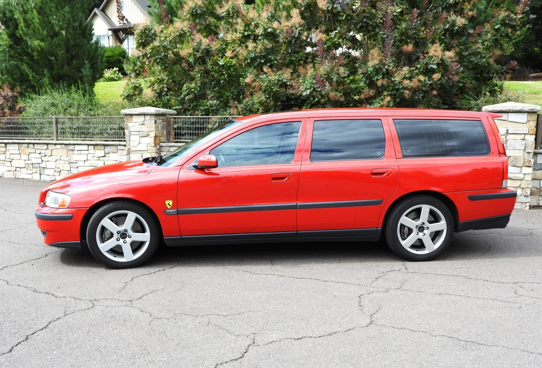 2004 Volvo V70 R 2nd Gen - Image 3 of 31