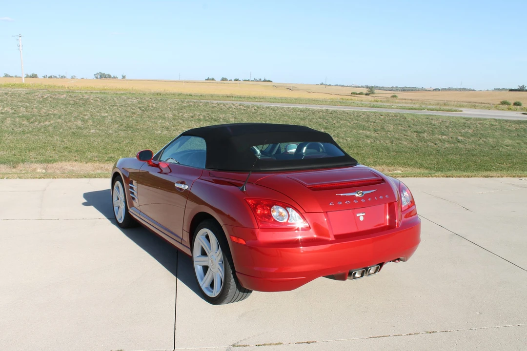 2005 Chrysler Crossfire - Image 29 of 31