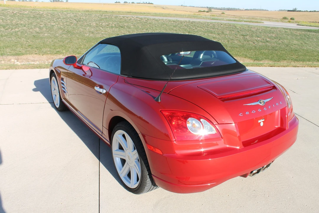 2005 Chrysler Crossfire - Image 27 of 31