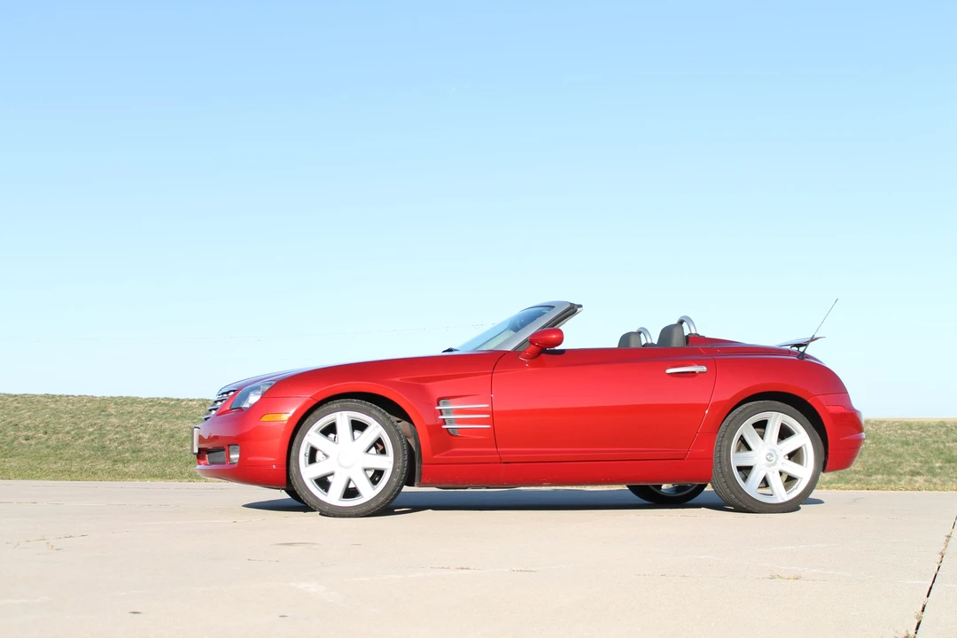 2005 Chrysler Crossfire - Image 8 of 31
