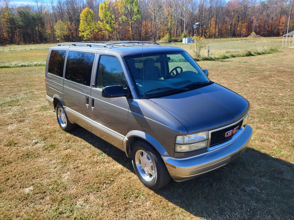2005 GMC Savana - Image 2 of 31