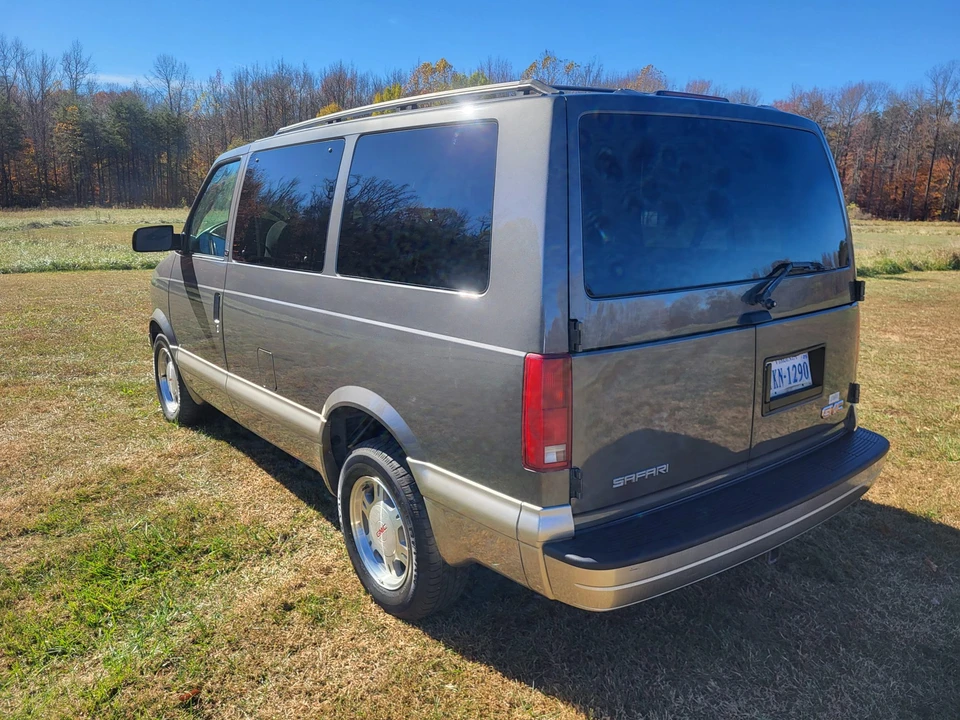 2005 GMC Savana - Image 7 of 31