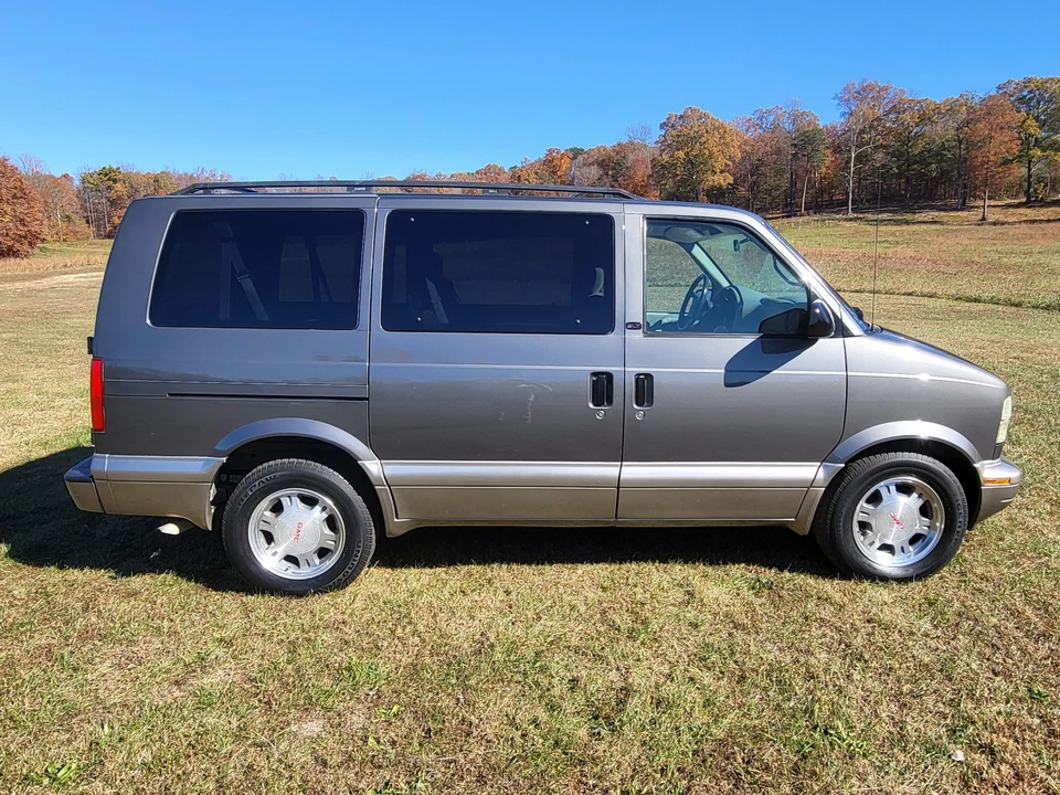 2005 GMC Savana - Image 3 of 31