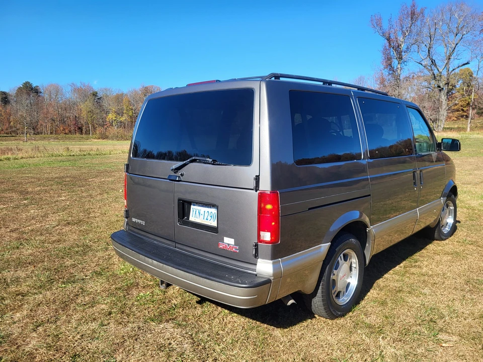 2005 GMC Savana - Image 4 of 31