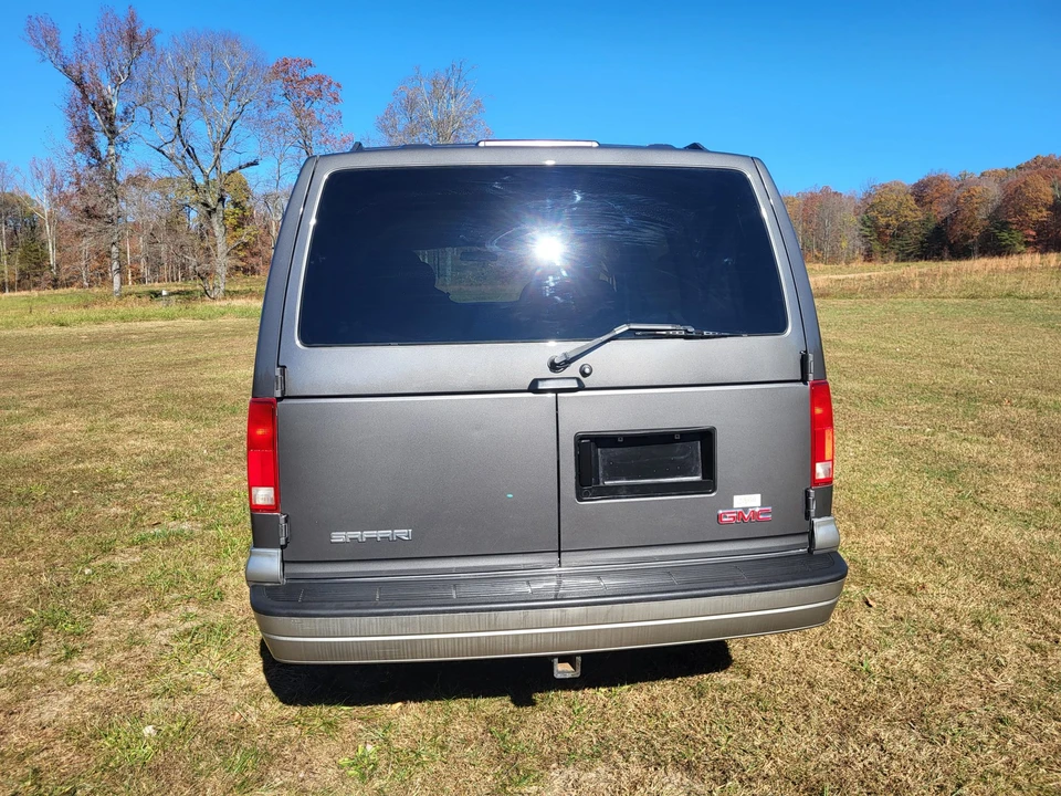2005 GMC Savana - Image 5 of 31