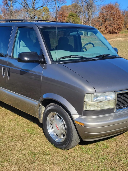 2005 GMC Savana - Image 16 of 31