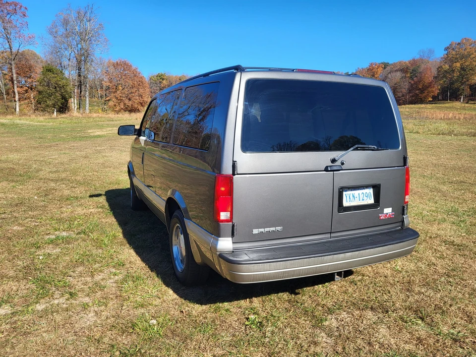 2005 GMC Savana - Image 6 of 31