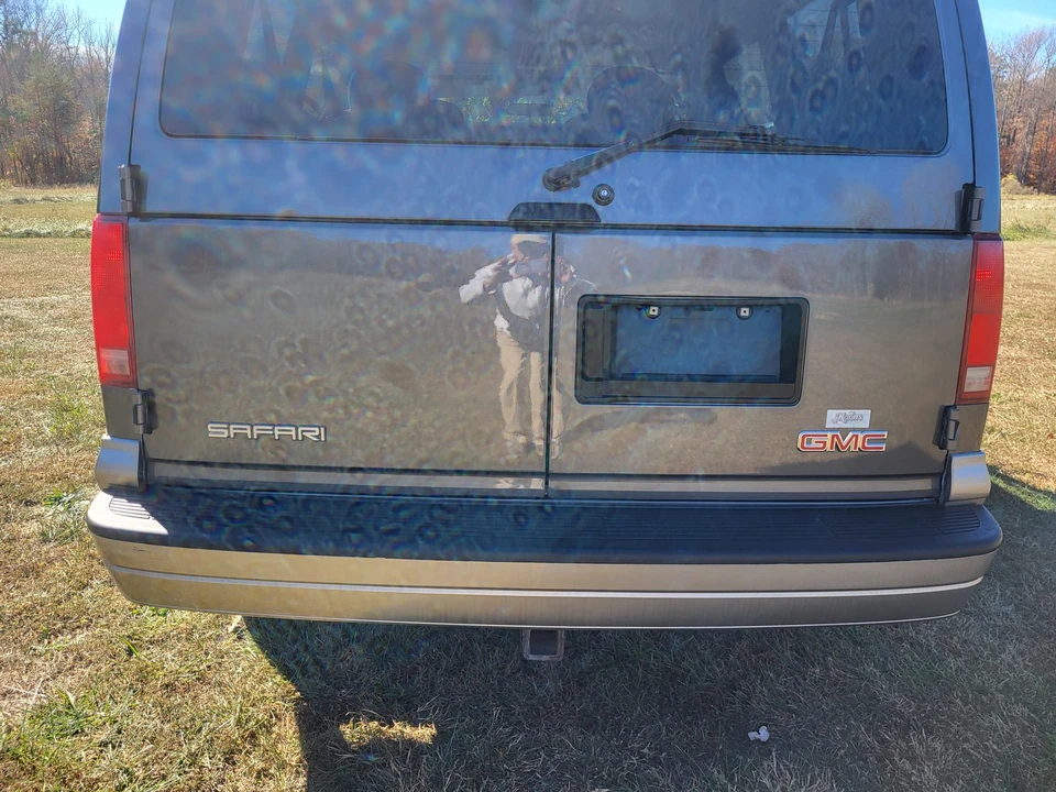 2005 GMC Savana - Image 26 of 31