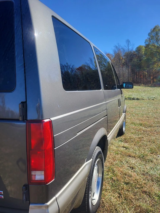 2005 GMC Savana - Image 24 of 31