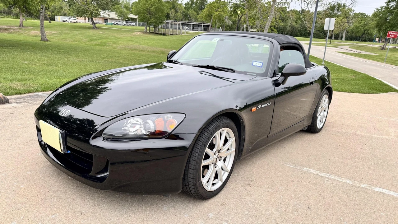 2005 Honda AP2 S2000 - Image 2 of 31