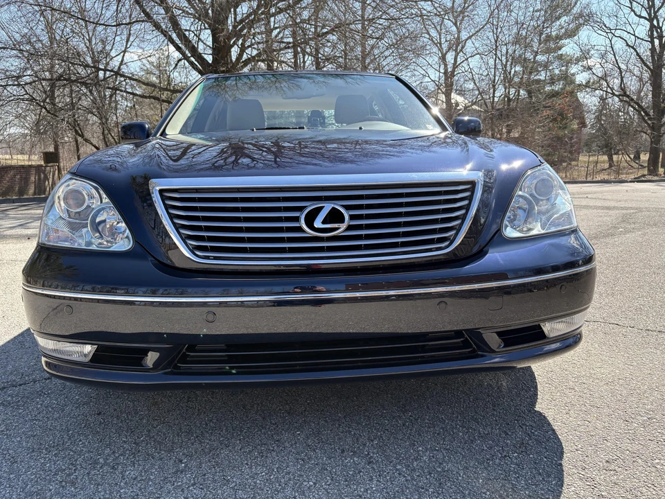 2005 Lexus LS 3rd Gen - Image 3 of 31