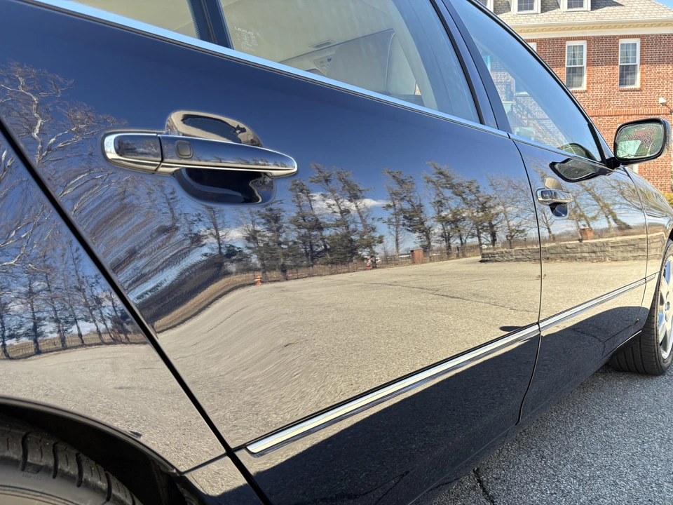 2005 Lexus LS 3rd Gen - Image 19 of 31