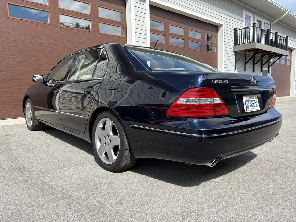 2005 Lexus LS 3rd Gen - Image 11 of 31