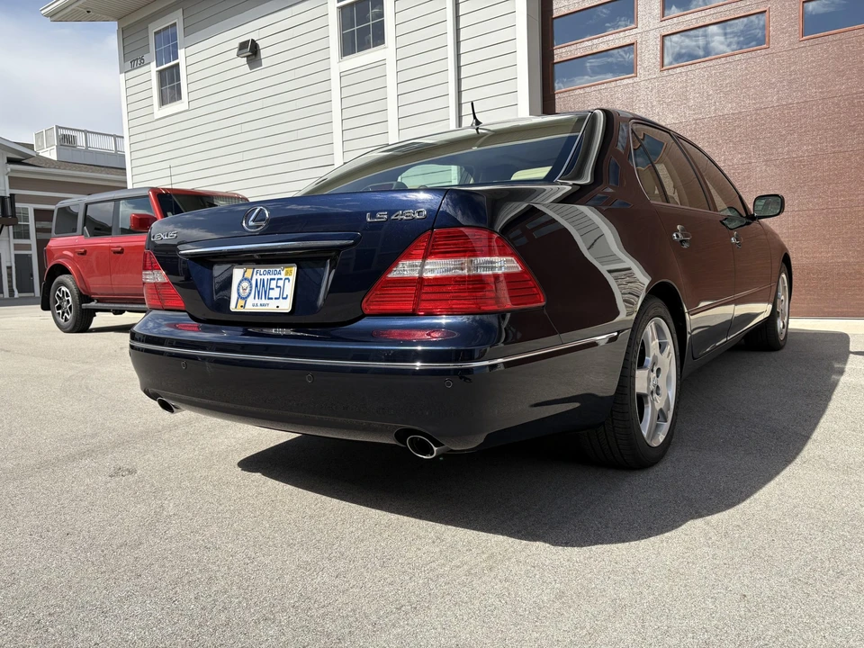 2005 Lexus LS 3rd Gen - Image 7 of 31
