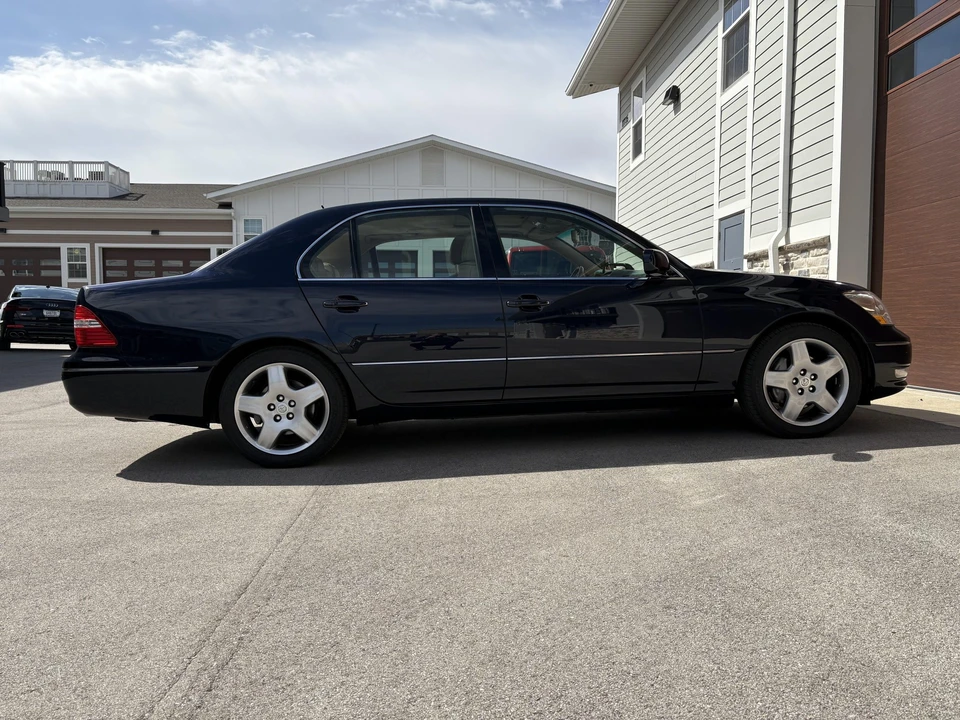 2005 Lexus LS 3rd Gen - Image 6 of 31