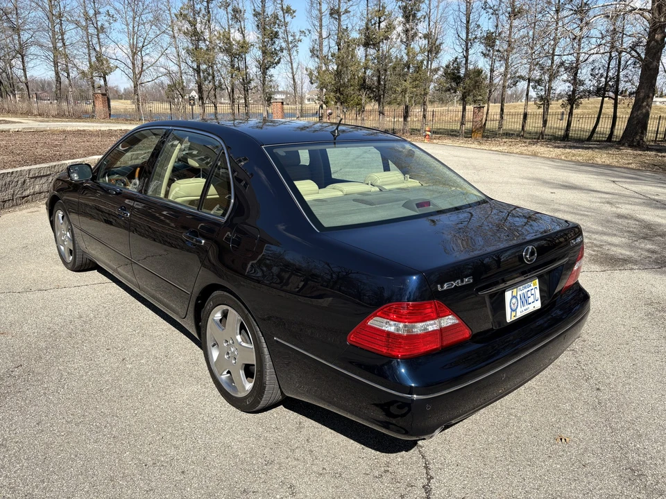 2005 Lexus LS 3rd Gen - Image 10 of 31