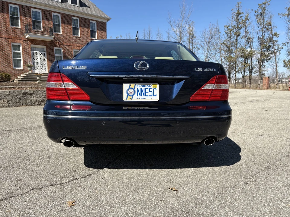 2005 Lexus LS 3rd Gen - Image 8 of 31