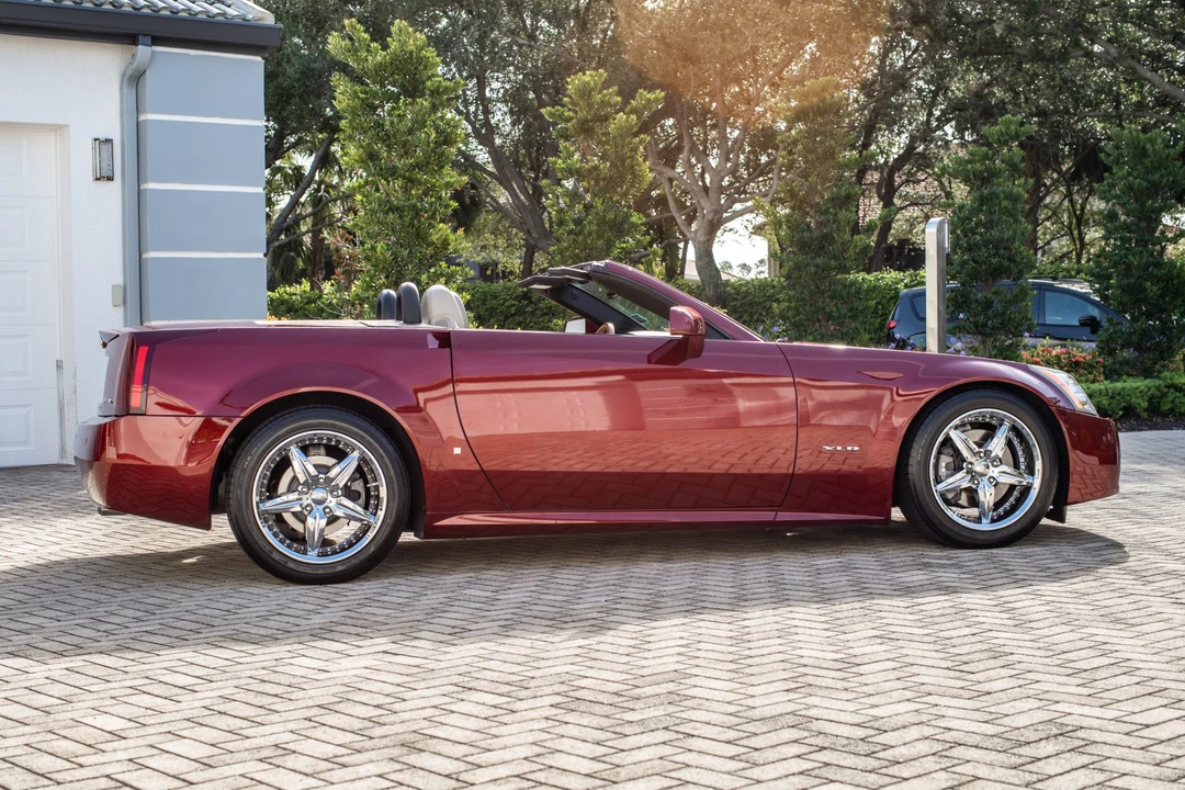 2006 Cadillac XLR - Image 5 of 31