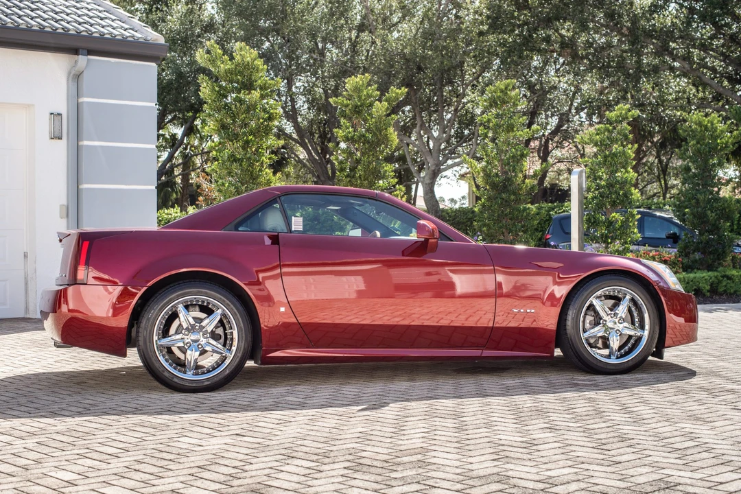 2006 Cadillac XLR - Image 13 of 31