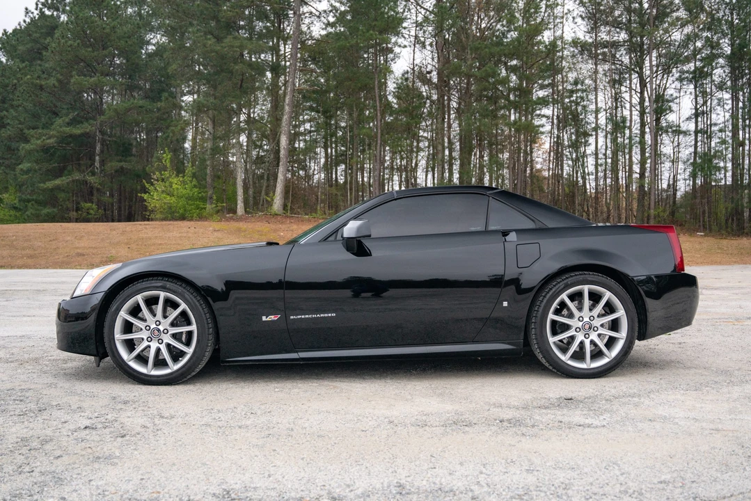 2006 Cadillac XLR-V - Image 3 of 31