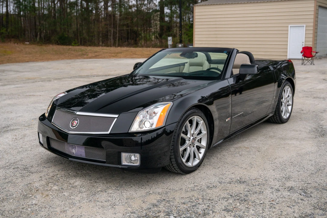2006 Cadillac XLR-V - Image 11 of 31