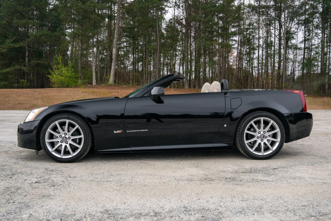2006 Cadillac XLR-V - Image 12 of 31