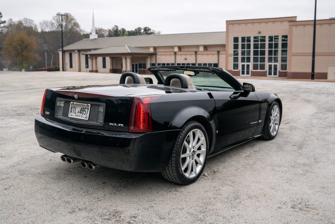 2006 Cadillac XLR-V - Image 17 of 31