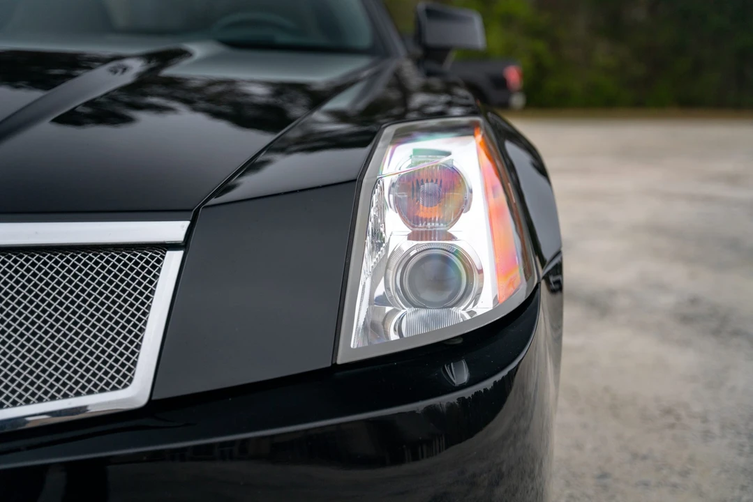2006 Cadillac XLR-V - Image 25 of 31