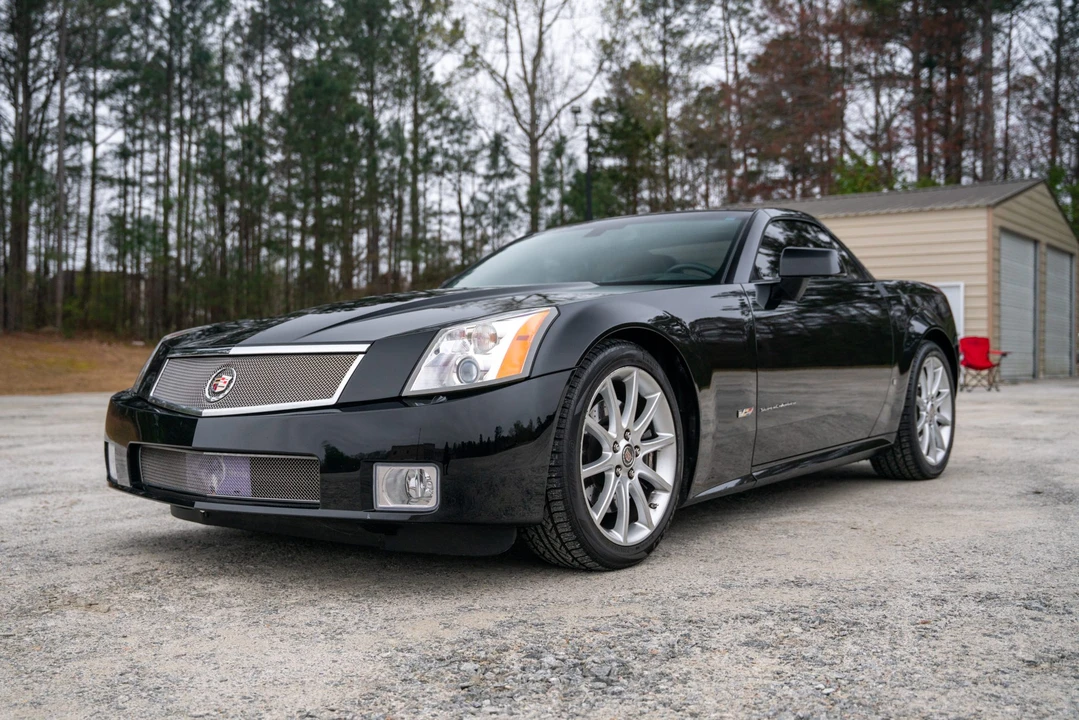 2006 Cadillac XLR-V - Image 2 of 31