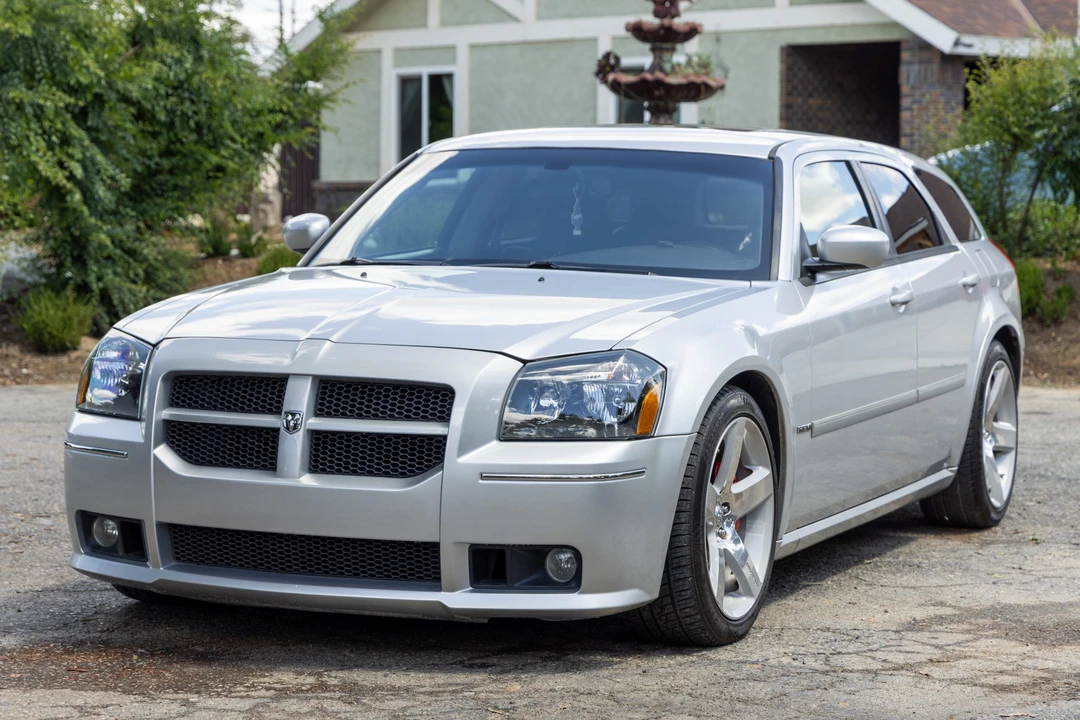 2006 Dodge Magnum SRT8 2nd Gen - Image 2 of 31
