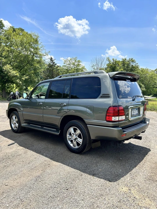 2006 Lexus LX 2nd Gen - Image 3 of 31