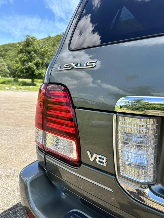 2006 Lexus LX 2nd Gen - Image 26 of 31